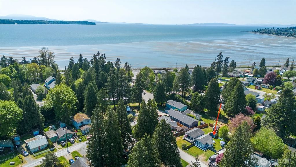 8243 Beachway Drive, Blaine