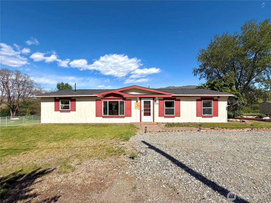 1024 Old Hwy 97, Brewster