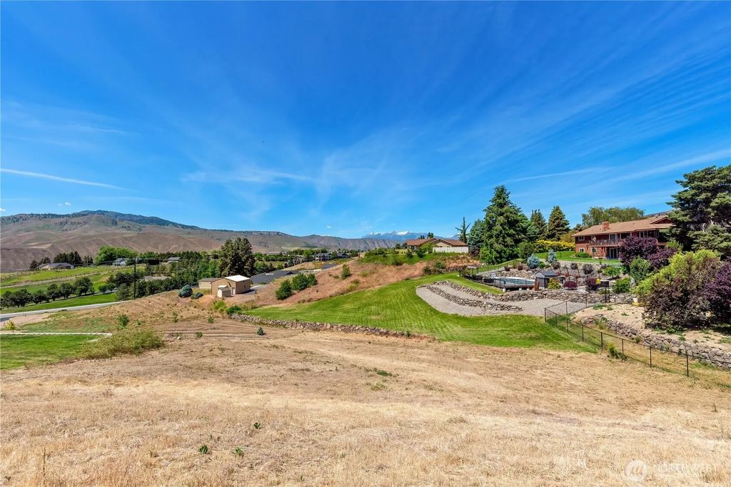 443 W Rolling Hills Lane, Wenatchee