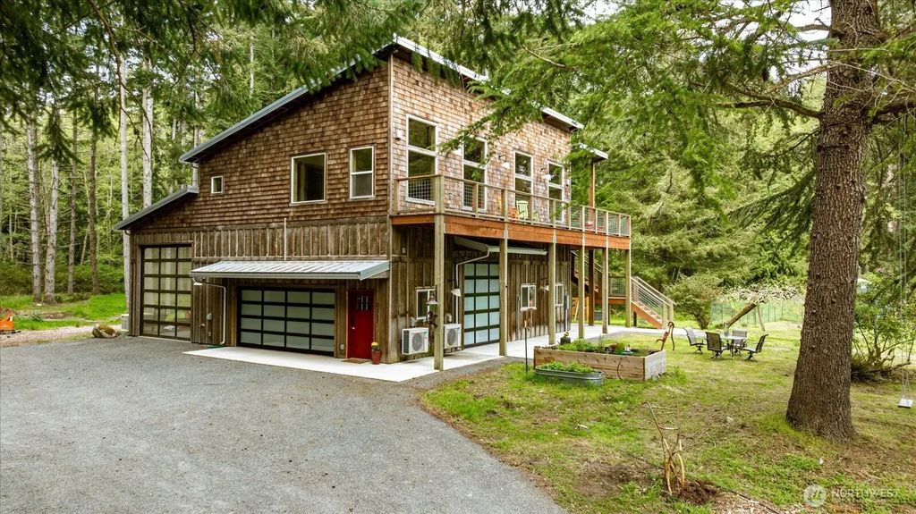 5287 Maxwelton Road, Langley