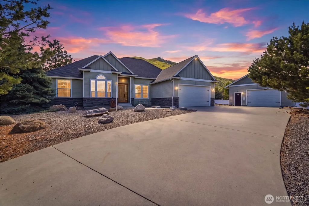 308 Kray Ike Court, Wenatchee