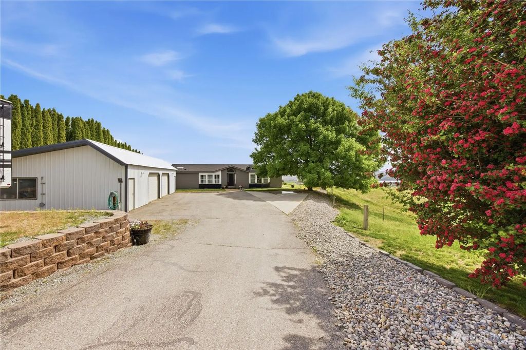 66 Lakeview Way, Brewster