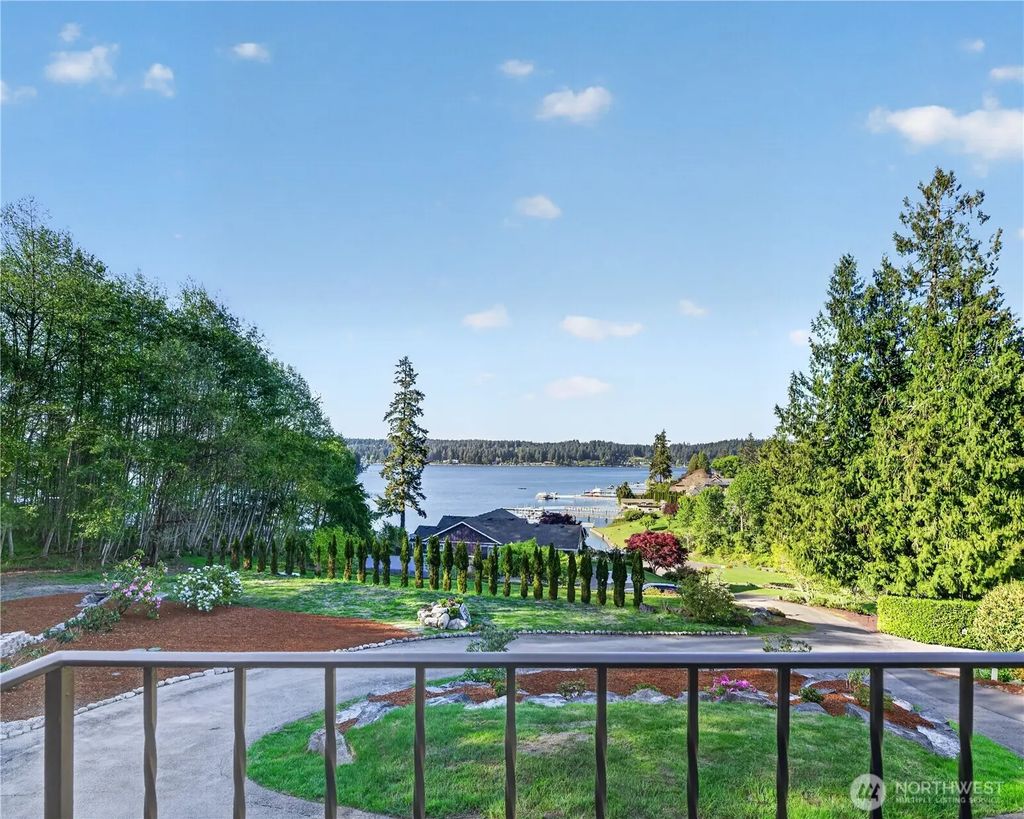 582 North Shore Blvd, Fox Island