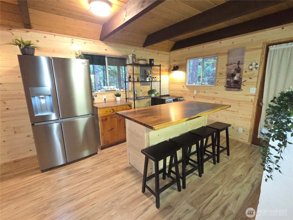 41 N Mt Rose Avenue, Hoodsport