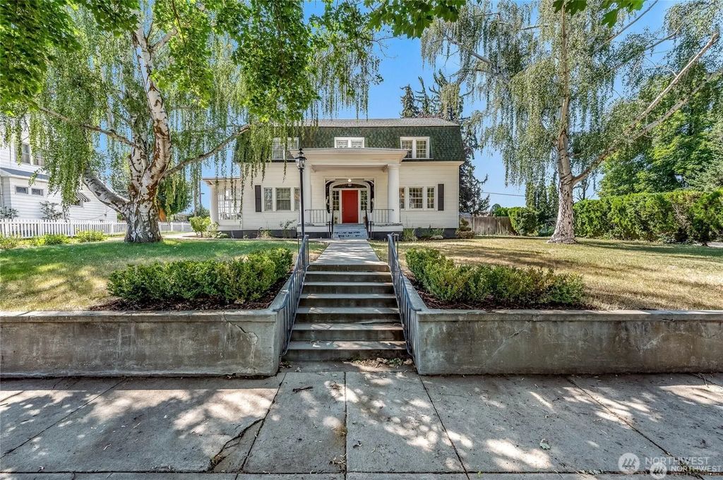 612 E Birch Street, Waterville