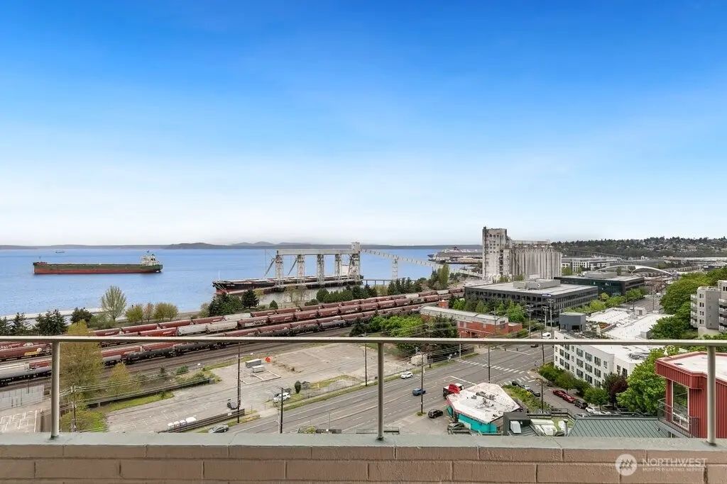 521 5th Avenue W 805, Seattle