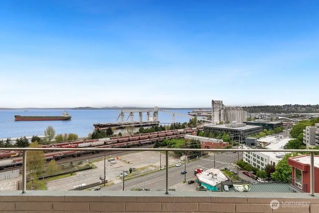 521 5th Avenue W 805, Seattle