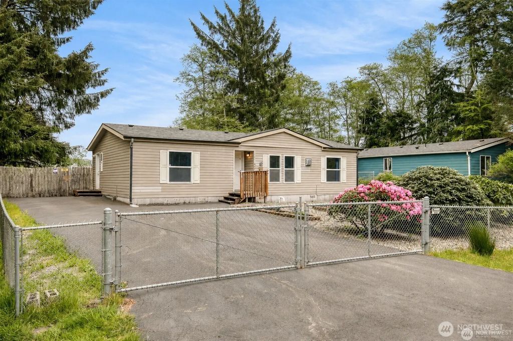 636 Chenois Avenue Ne, Ocean Shores