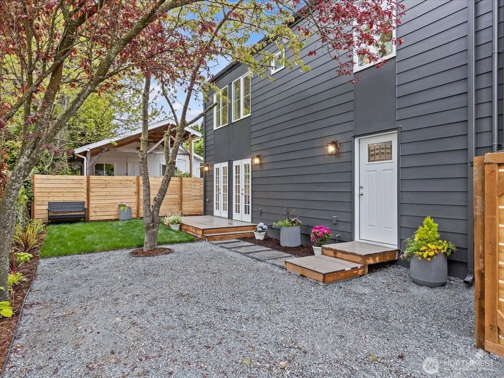 8117 17th Avenue Sw B, Seattle