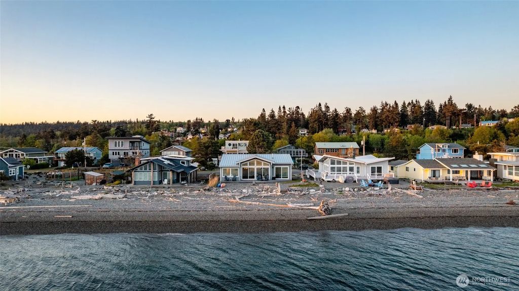 121 Keystone Avenue, Coupeville