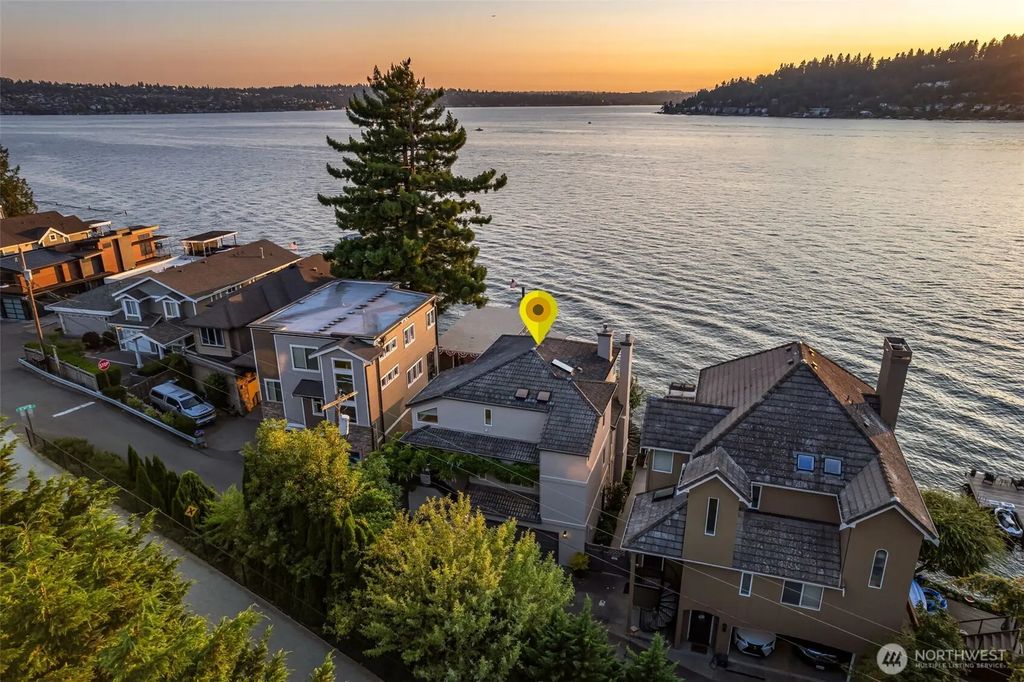 3711 Lake Washington Boulevard N, Renton