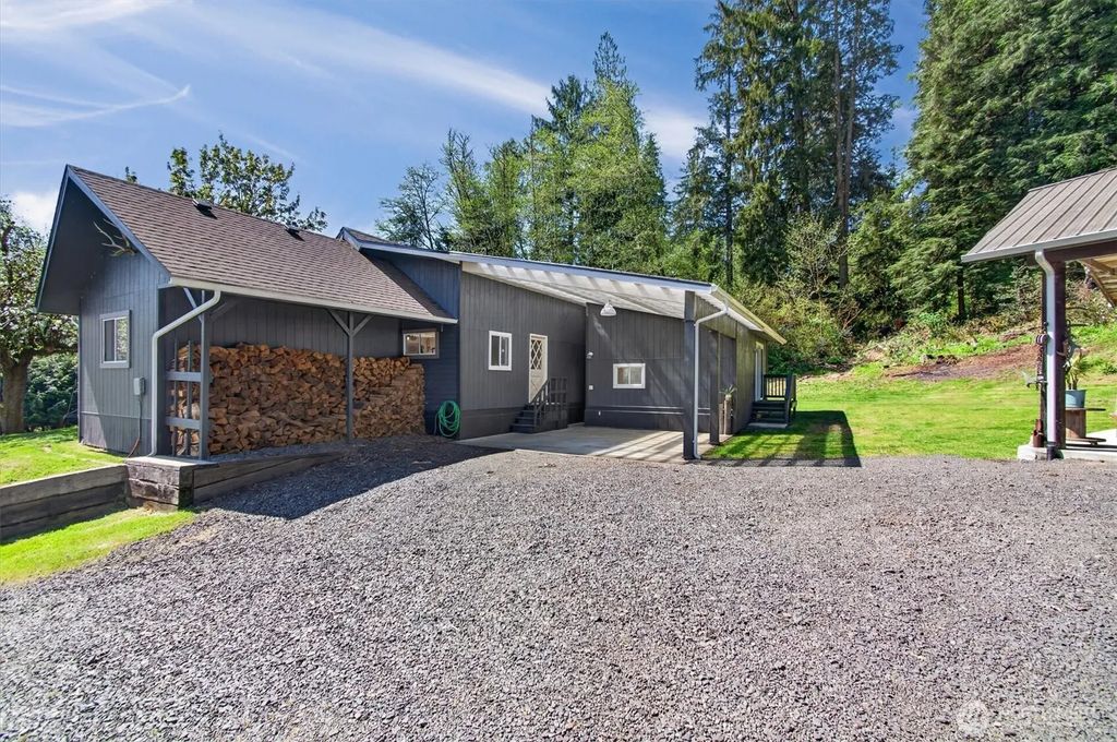 865 E Valley Road, Skamokawa