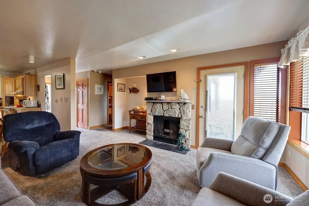 210 26th Street Nw 203-4, Long Beach