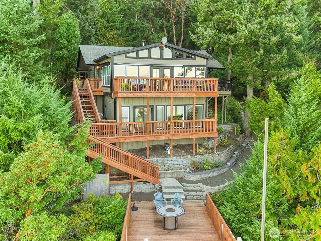 170 E Camus Drive, Shelton