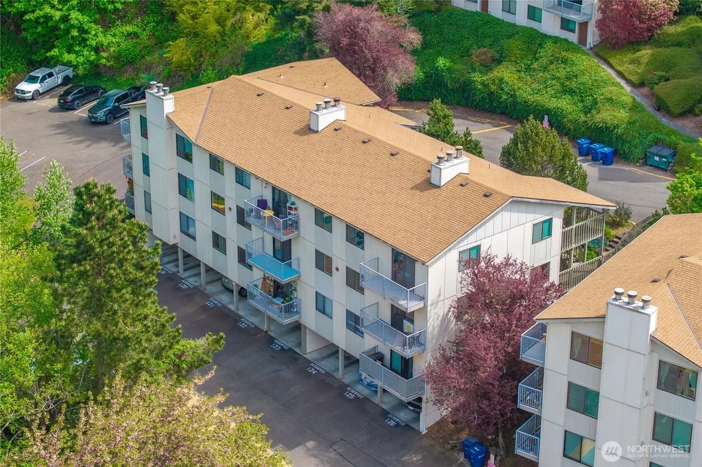 1239 Sw 132nd Lane 823, Burien