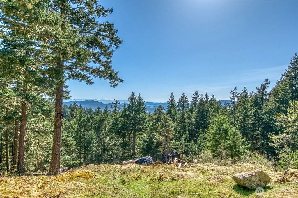 354 Helmsmens Way, Orcas Island