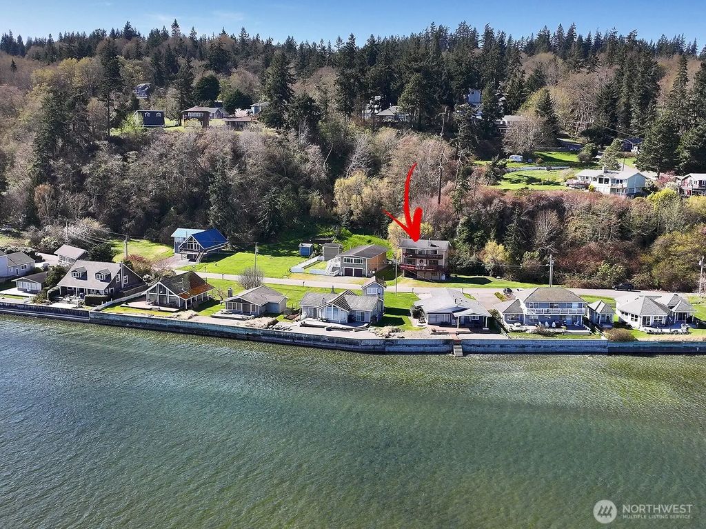 3837 Driftwood Drive, Clinton