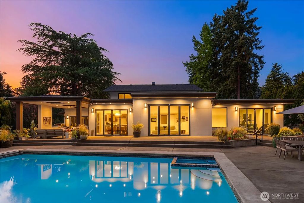 8425 Ne 22nd Place, Clyde Hill