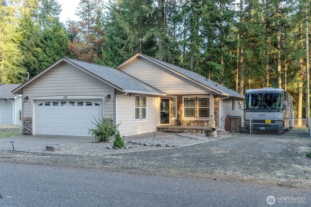 121 E Stavis Road, Shelton