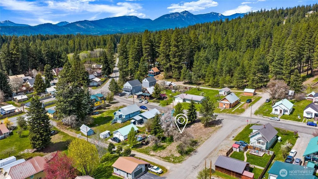 4 Xx W Alaska Avenue, Roslyn