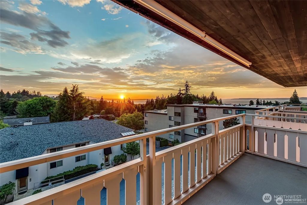 1110 5th Avenue S 402, Edmonds