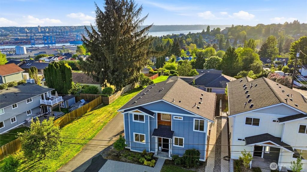 3058 44th Avenue Ne, Tacoma
