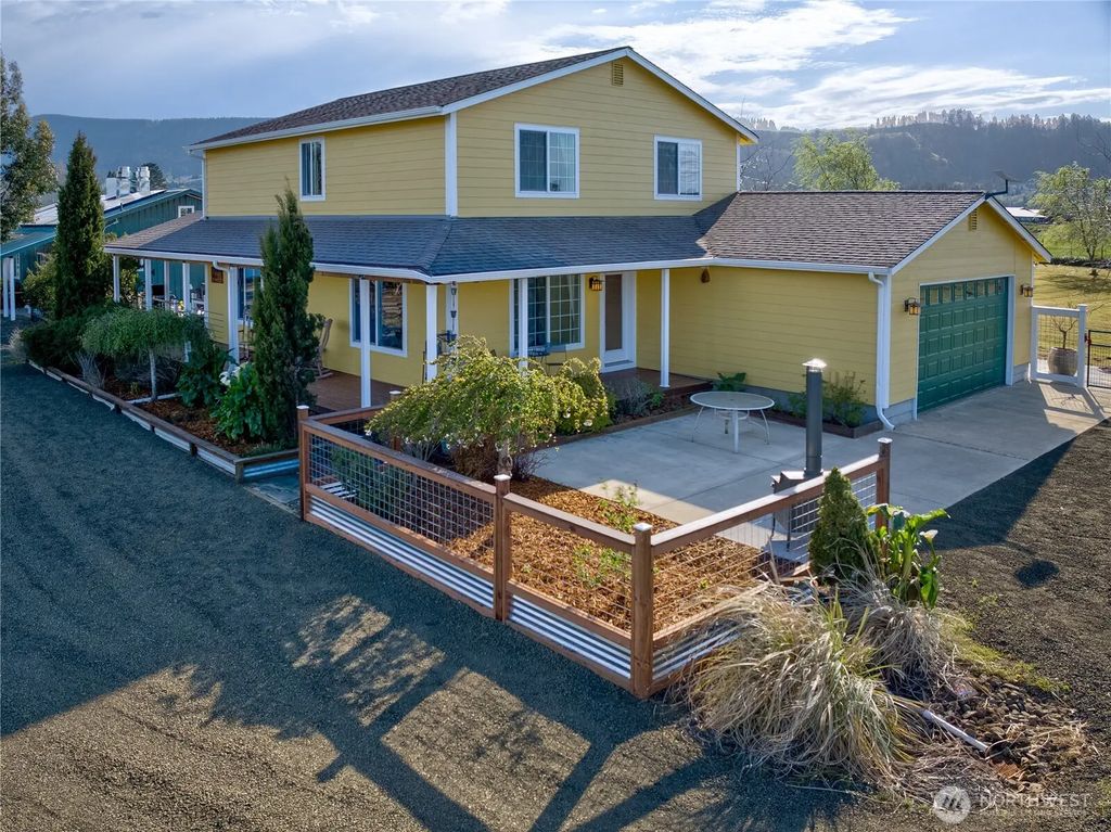31 Blue Skies Lane, Cathlamet