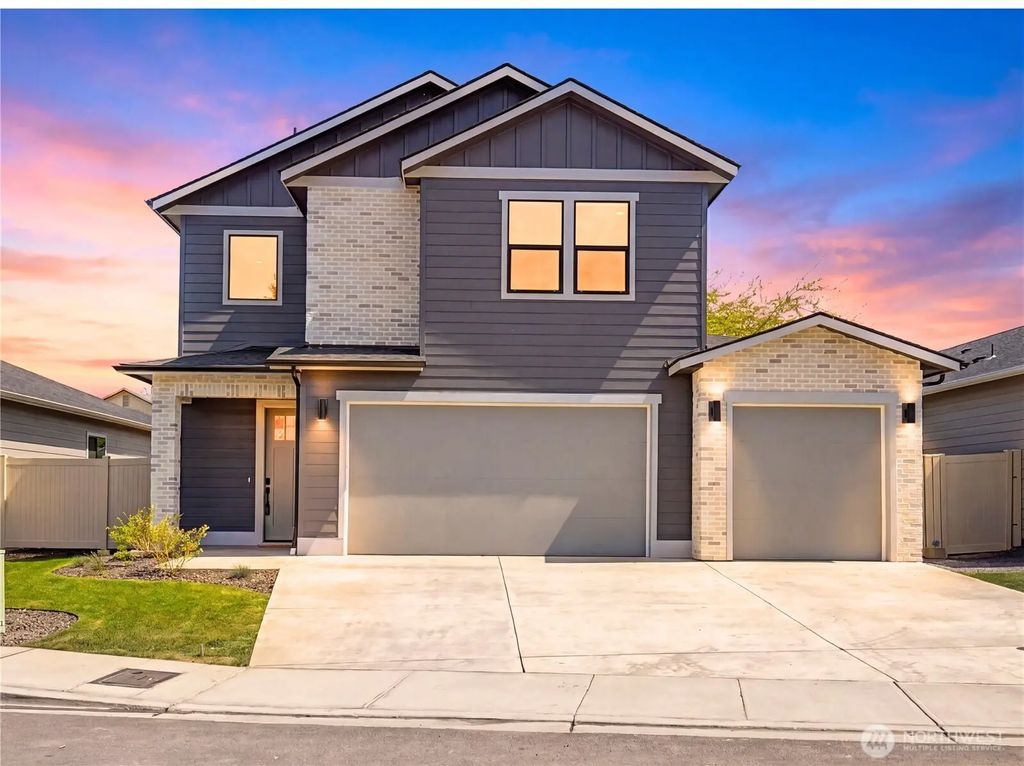 585 S Perry Avenue, East Wenatchee