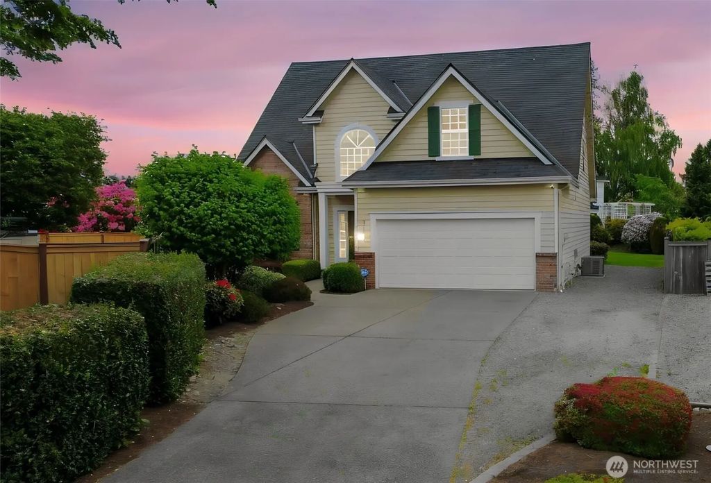 2113 12th Ave Nw, Puyallup