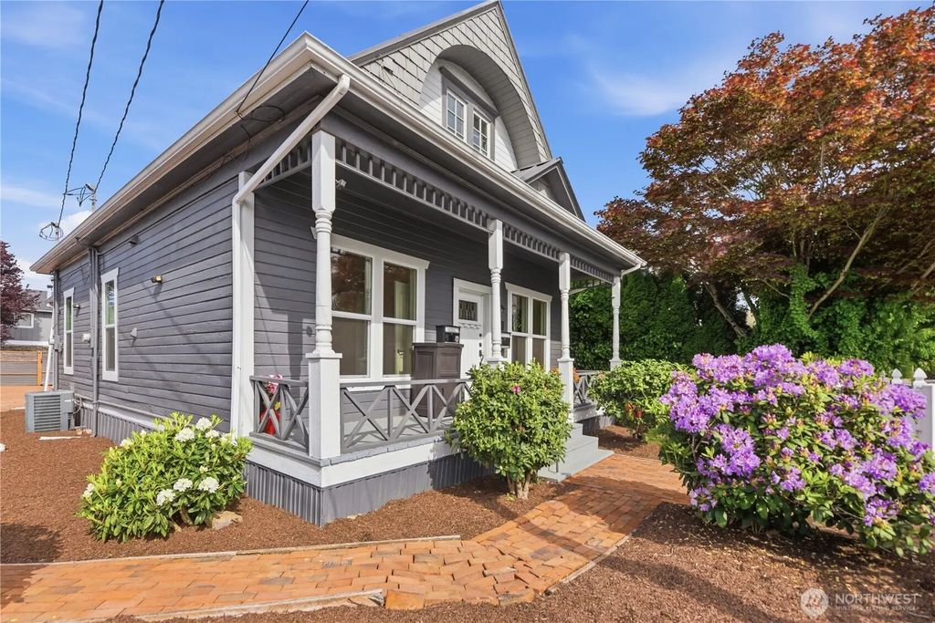 145 Park Avenue N, Renton