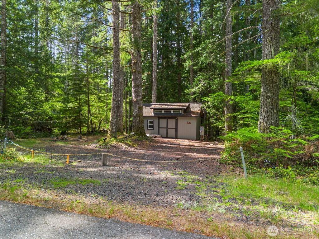430 N Potlatch Drive N, Hoodsport
