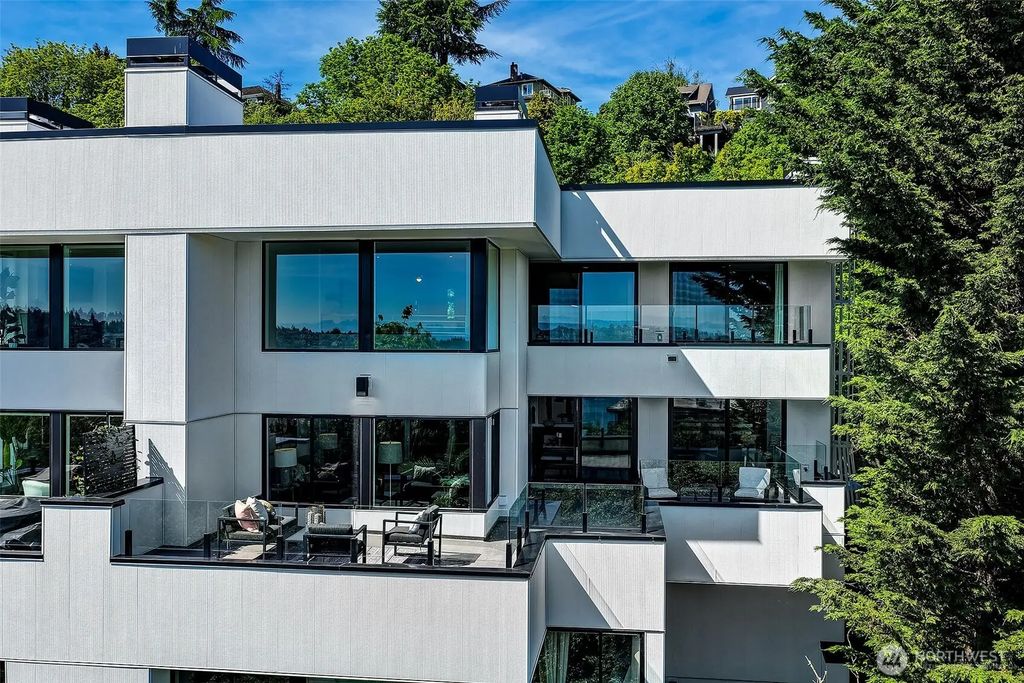 2400 Aurora Avenue N 210, Seattle