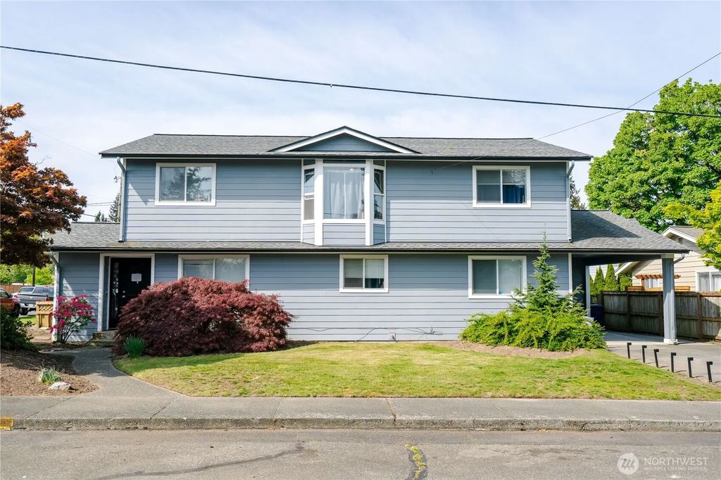 401 N 9th Street A & B, Lynden