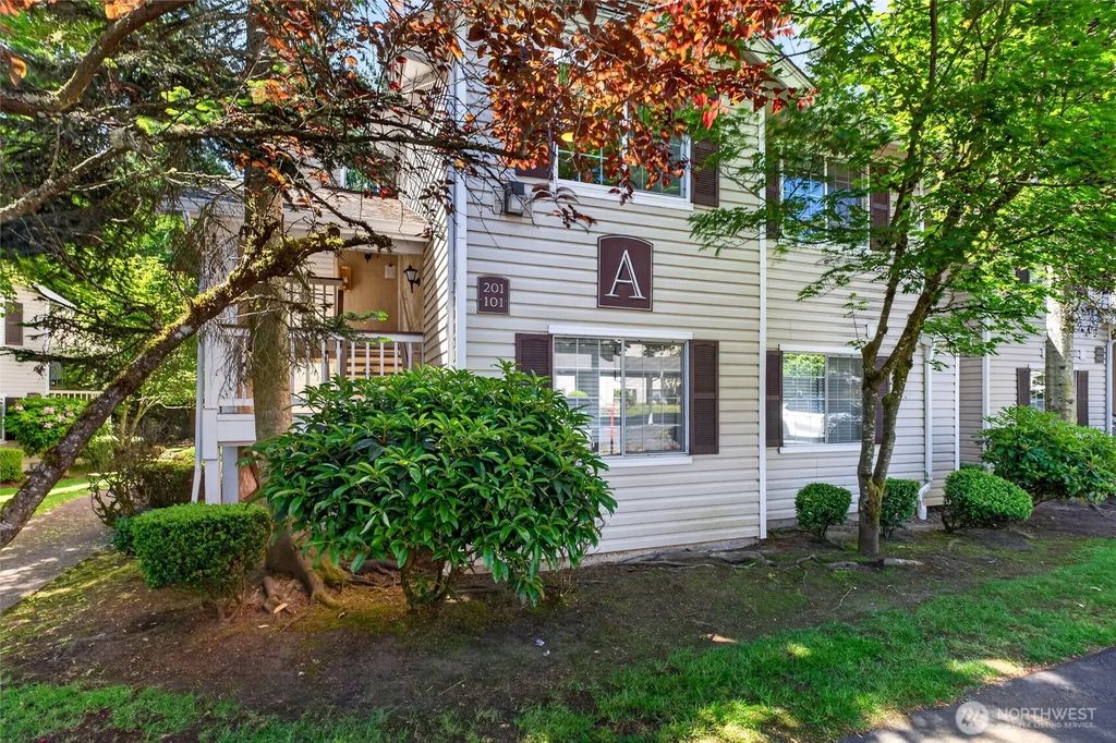 19230 Forest Park Drive Ne A201, Lake Forest Park