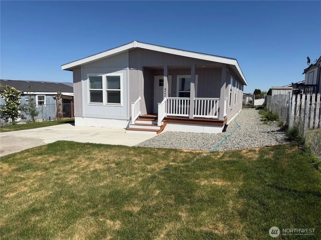 402 Maple Avenue 52, Sunnyside