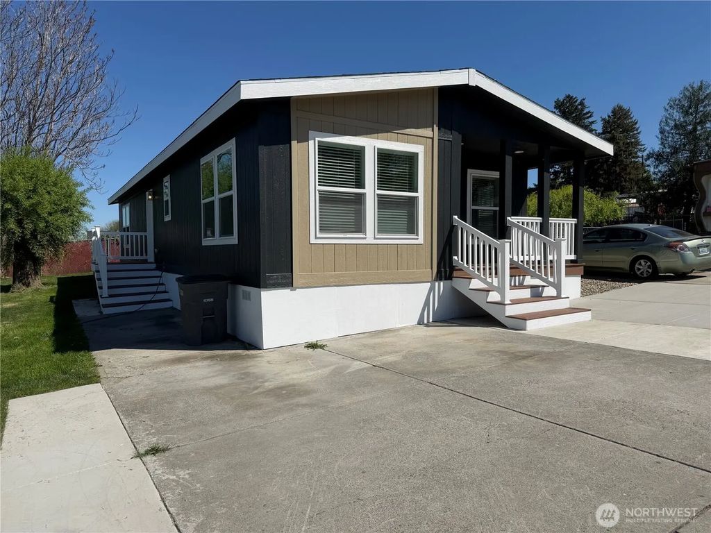 402 Maple Avenue 10, Sunnyside
