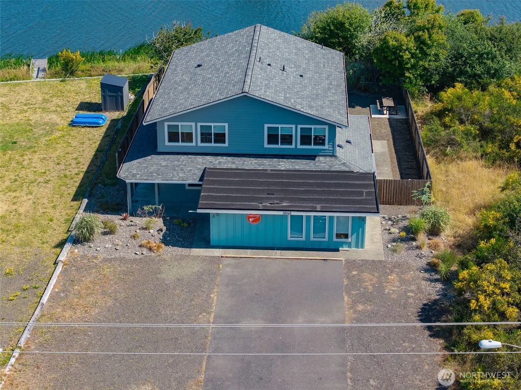 1042 Point Brown Avenue Se A & B, Ocean Shores