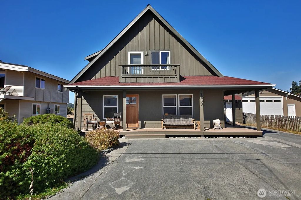 2633 Sunlight Beach Road, Clinton