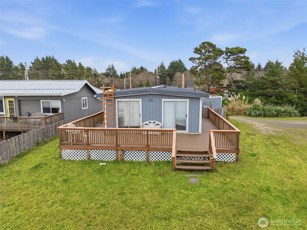 13301 North Place, Long Beach