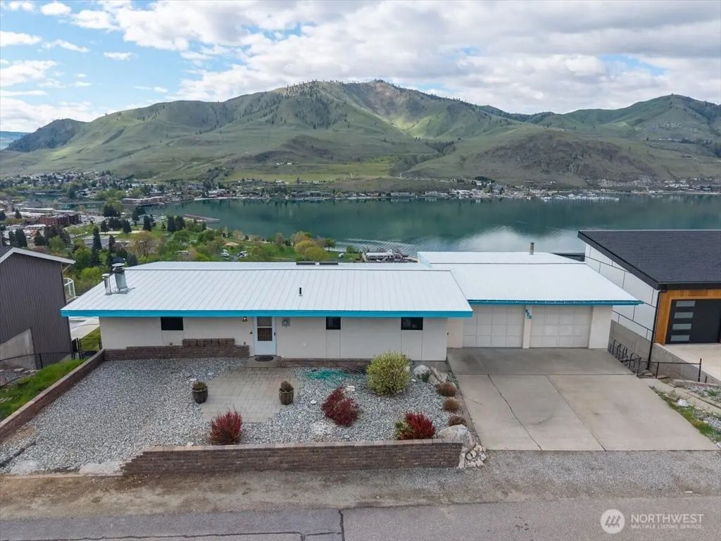 820 W Golf Course Drive, Chelan