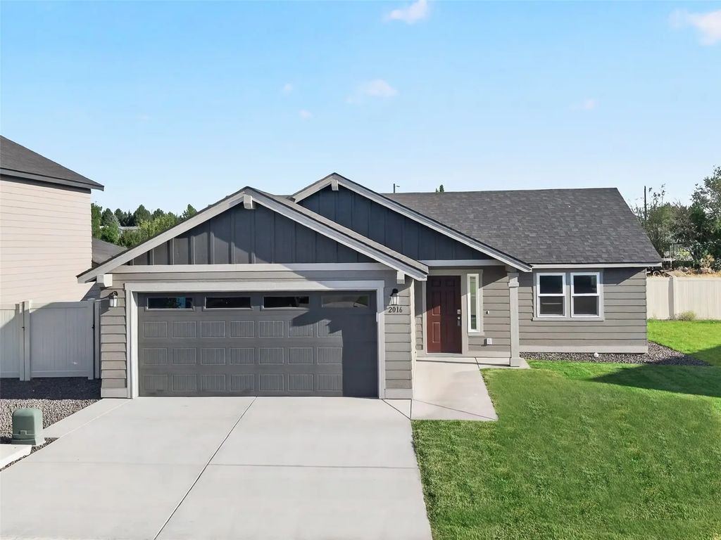 2016 N Oak Road, Moses Lake