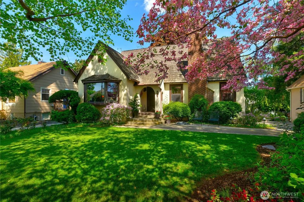 2907 W Yakima Avenue, Yakima