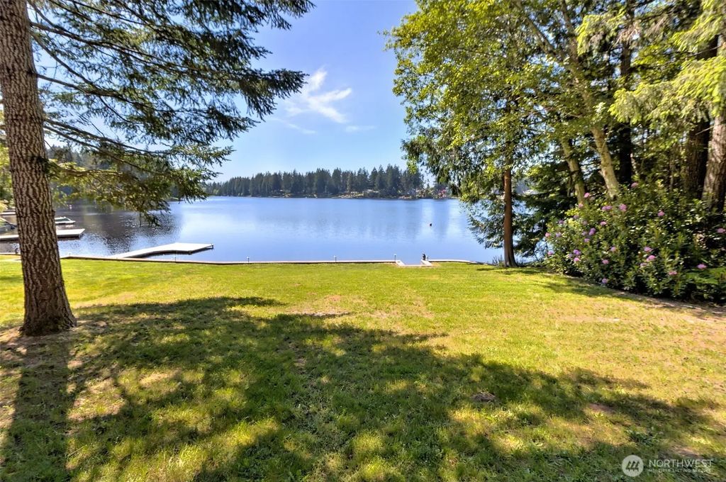 1131 E Timberlake Drive E, Shelton