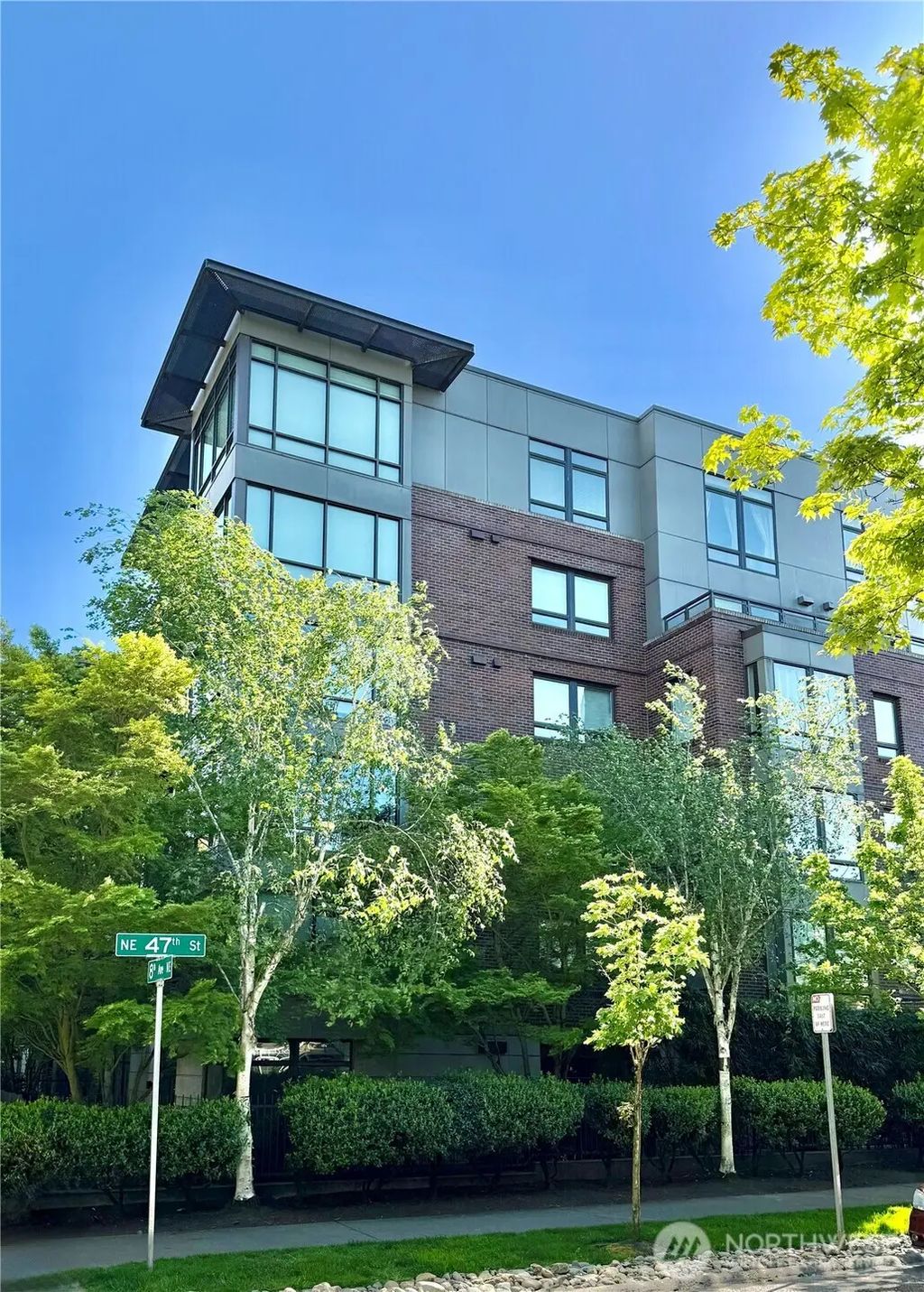 4547 8th Avenue Ne 204, Seattle