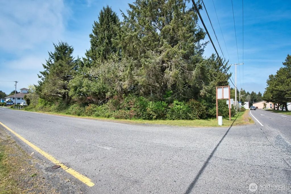899 Ocean Shores Boulevard Nw, Ocean Shores