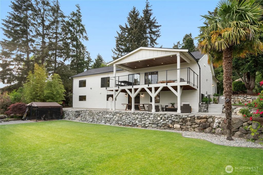 11016 46th Street E, Edgewood