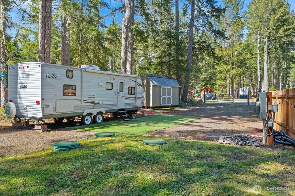 101 N Brook Lane, Hoodsport