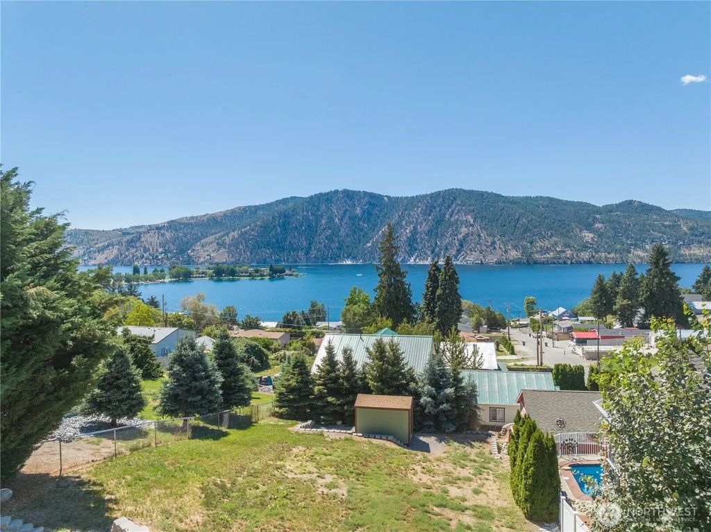 327 Lakeshore Drive, Manson