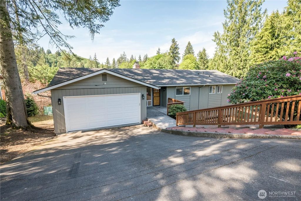 2441 W Lynnwood Drive, Longview
