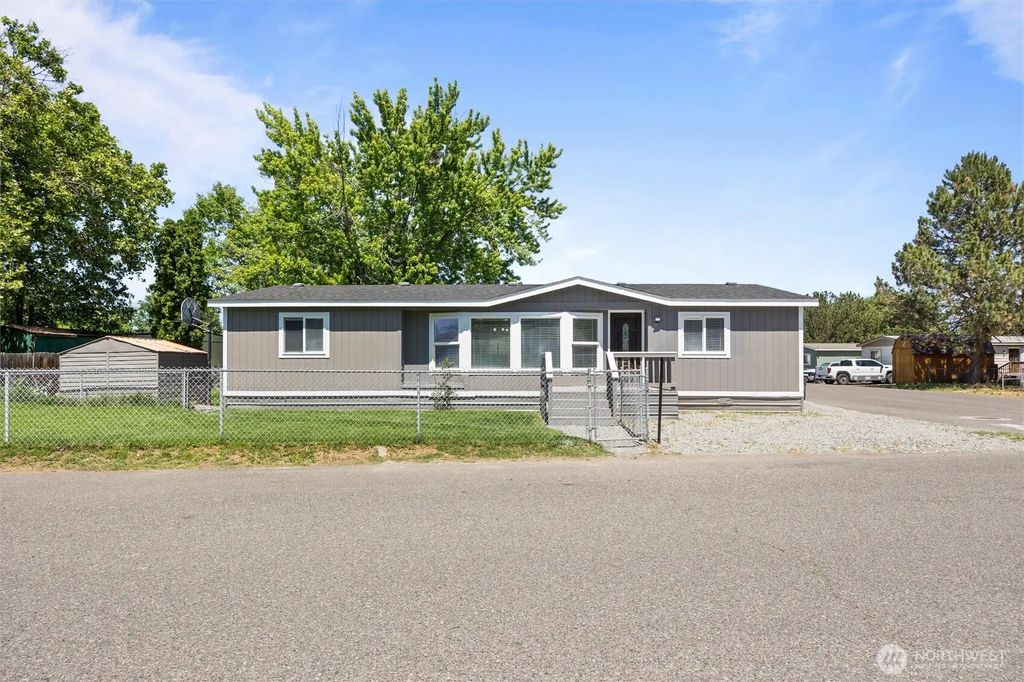 6750 Desert View Drive, West Richland